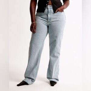 Abercrombie & Fitch Curve Love High Rise 90s Relaxed Jean - Size 28 6R - NWT